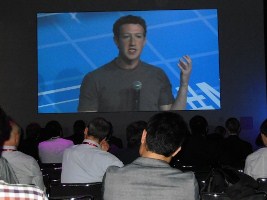 Mark Zuckerberg à propos de WhatsApp : « Rien ne va changer » Mark Zuckerberg à propos de WhatsApp : « Rien ne va changer »