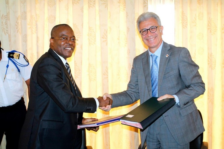 Le Gabon signe un accord avec l’Unesco pour former 5 000 jeunes dans les métiers des TIC
