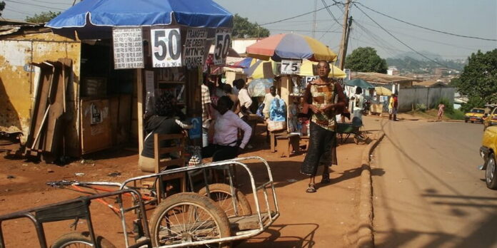 Cameroun – Téléphonie mobile : Les ‘‘Call-boxeurs’’ en grève Cameroun – Téléphonie mobile : Les ‘‘Call-boxeurs’’ en grève