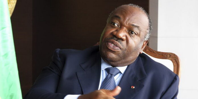 Gabon : Ali Bongo offre 500 ordinateurs au personnel du ministère de l’Intérieur Gabon : Ali Bongo offre 500 ordinateurs au personnel du ministère de l’Intérieur