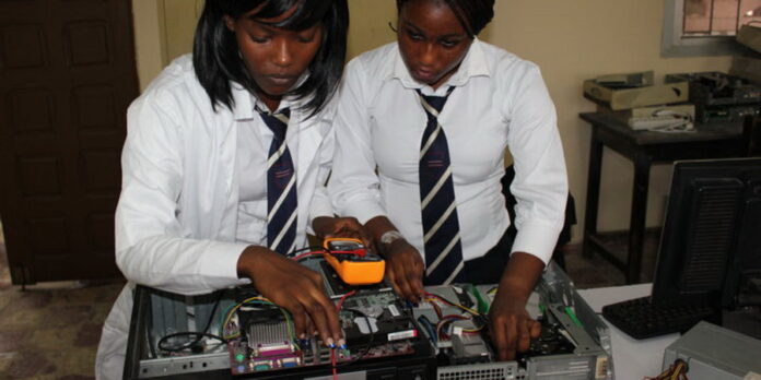 Congo Brazza : L’ONG VBS mise sur la formation en maintenance informatique Congo Brazza : L’ONG VBS mise sur la formation en maintenance informatique