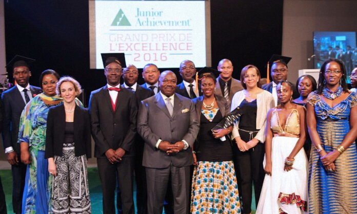 Grand Prix de l’Excellence 2016 : Pay’Onet, meilleur projet numérique, Ali Bongo félicite Grand Prix de l’Excellence 2016 : Pay’Onet, meilleur projet numérique, Ali Bongo félicite