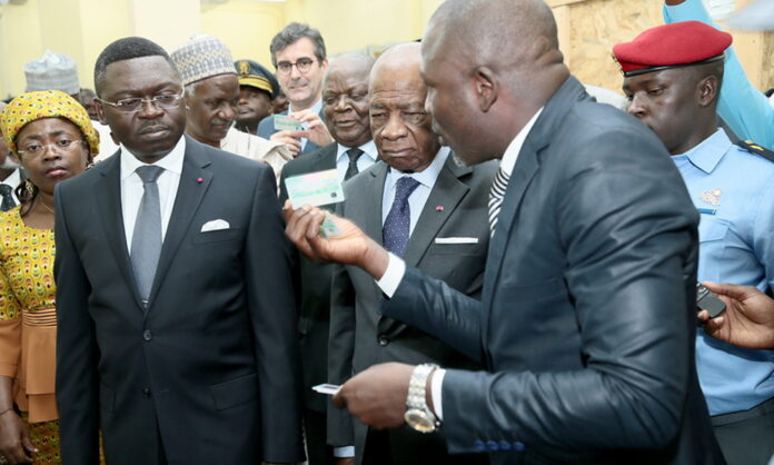 Cameroun : Les nouveaux titres identitaires biométriques entrent en vigueur Cameroun : Les nouveaux titres identitaires biométriques entrent en vigueur