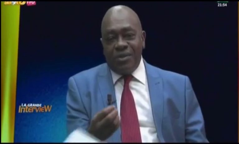 Cameroun : Christian Penda Ekoka, Conseiller de Paul Biya, désapprouve le don de 500 000 ordinateurs aux étudiants