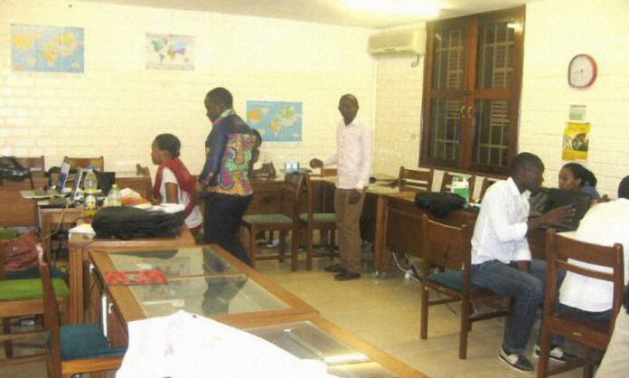 Cameroun : Orange et l’AUF s’accordent pour la mise en place d’Ongola FabLab Cameroun : Orange et l’AUF s’accordent pour la mise en place d’Ongola FabLab