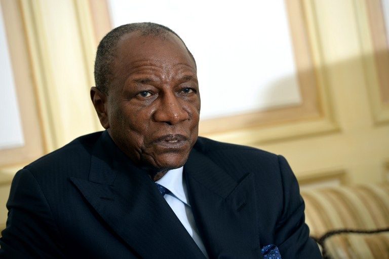 Guinée Conakry : Des internautes exigent des excuses du président Alpha Condé qui suspend la distribution des tablettes aux étudiants