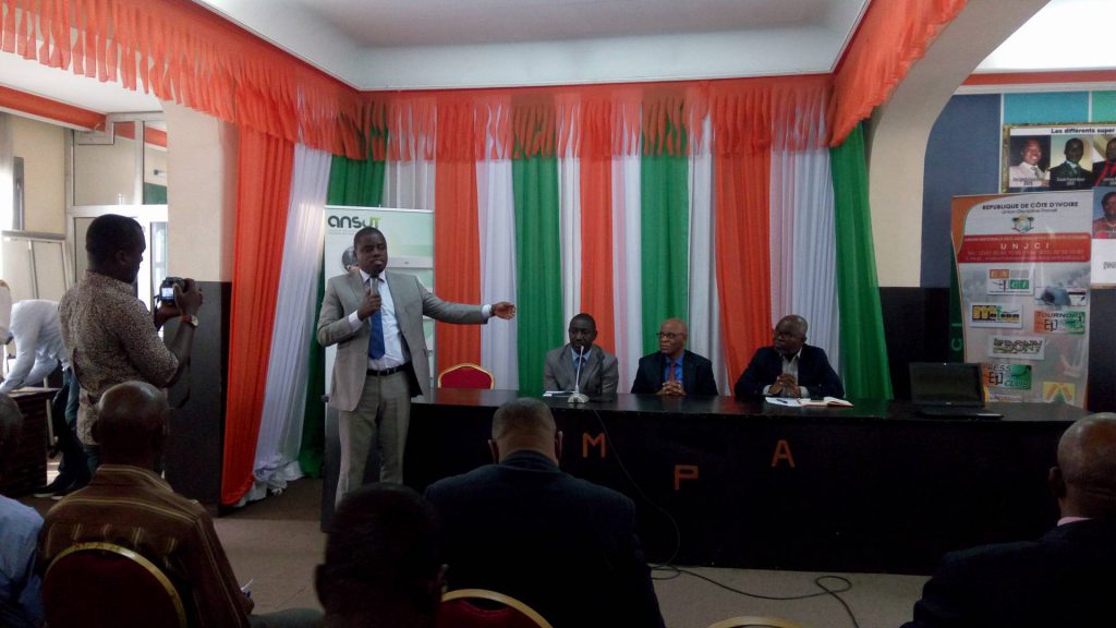 Ahoutou Kouadio le chef du projet «un journaliste, un ordinateur» / Photo : Le Débat Ivoirien