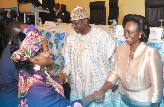 Minette Libom Li Likeng et Judith Yah Sunday epouse Achidi Cameroun : La pincette de Minette Libom Li Likeng à Judith Yah Sunday au sujet de Camtel