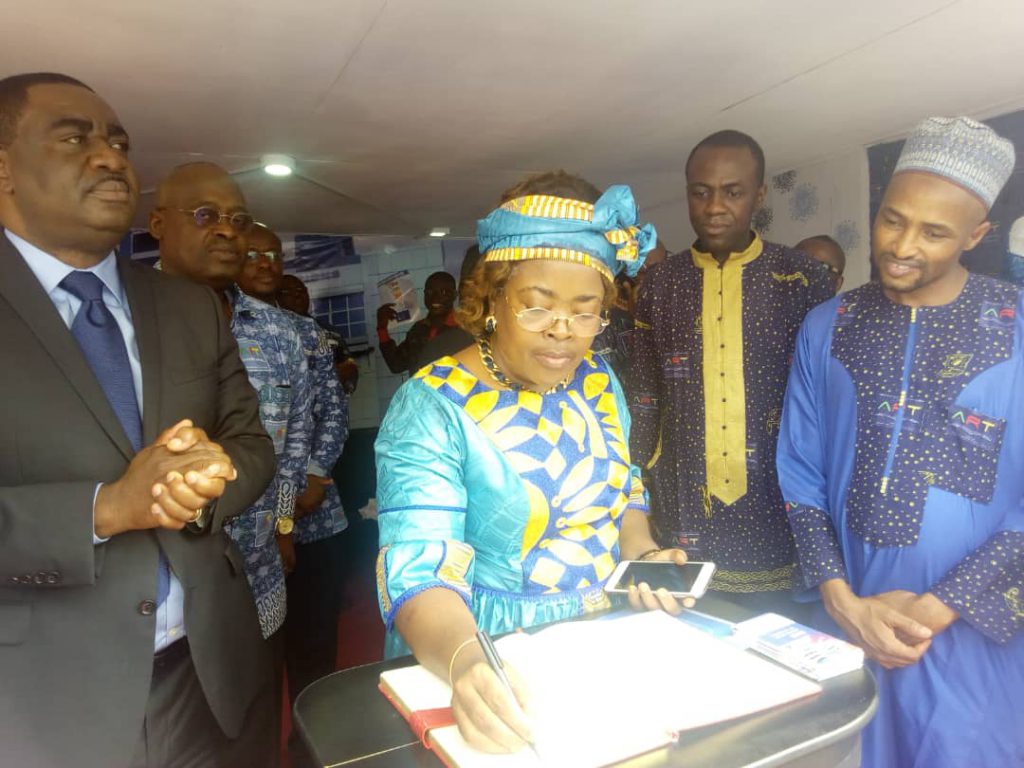 Cameroun : Le Premier ministre Joseph Dion Ngute au Stand de l’ART à Promote 2019