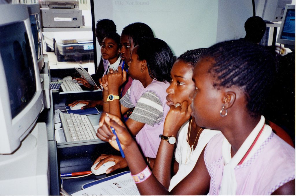 TIC : Le Gabon met les jeunes filles à l’honneur