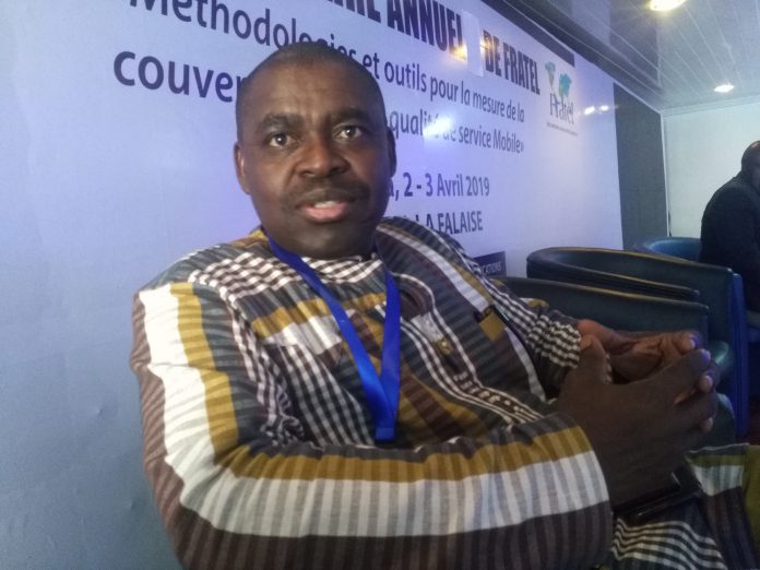 Tontama Charles Millogo présente le site web du Fratel dédié à la mesure de la performance des réseaux mobiles