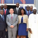 Philémon Zoo Zame, le DG de l’ART, Frédéric Debord, le nouveau DG d’Orange Cameroun et Elisabeth Medou Badang, DG sortante.
