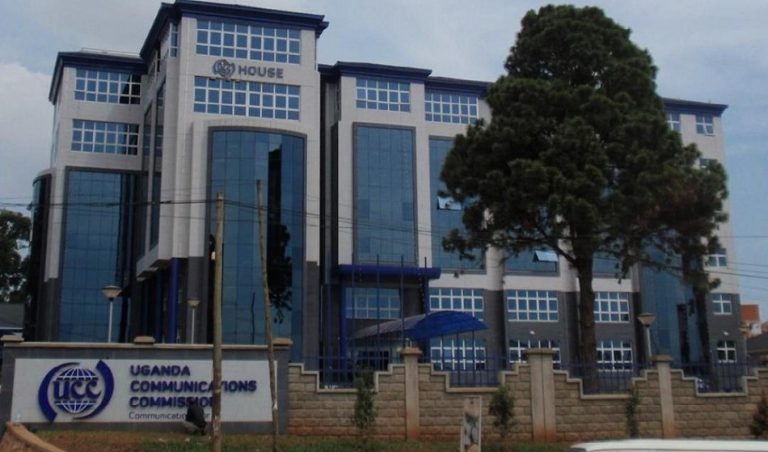 Ouganda : Le gouvernement va davantage taxer les journalistes et influenceurs web