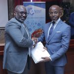 Alex Bernard Bongo Ondimba, le DG de l’ANINF, reçoit les études de PricewaterhouseCoopers.