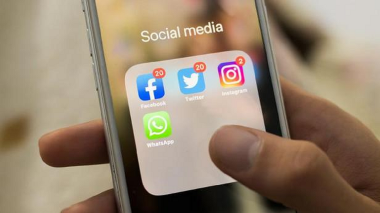 Coronavirus: les fake news et posts non conformes sur YouTube, Facebook et Twitter seront désormais  supprimés par les outils de l’IA