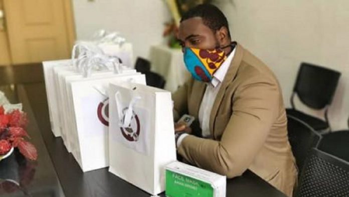 Covid-19 : Le centre d’incubation Cowork Africa offre à l’hôpital Laquintinie de Douala 250 supports de masques conçus en 3D