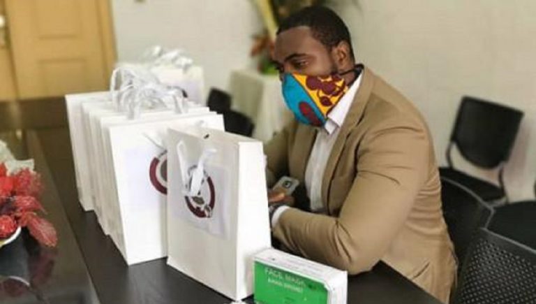 Covid-19 : Le centre d’incubation Cowork Africa offre à l’hôpital Laquintinie de Douala 250 supports de masques  conçus en 3D