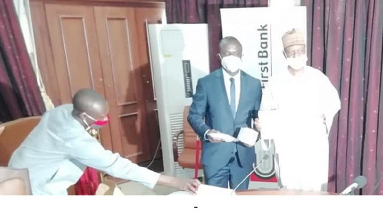 Covid-19 : Afriland First Bank offre des produits d’une valeur de 132 millions FCFA au Cameroun