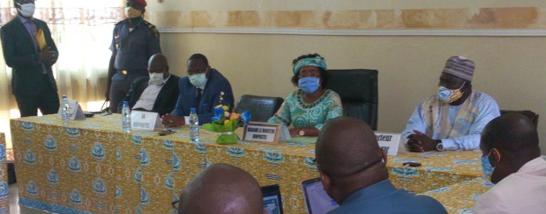 Reprise des cours à Sup’PTIC : Minette Libom Li Likeng « se réjouit de l’implémentation absolument rigoureuse » des mesures anti Covid-19