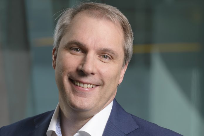 Colin E. Mukete entérine la désignation de Stephen Blewett au poste de DG de MTN Cameroon