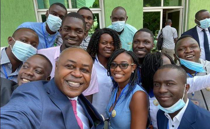 Léon Juste Ibombo et les jeunes