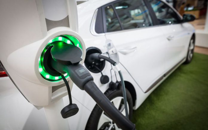 Le fabricant de smartphones chinois Xiaomi annonce un investissement de 10 milliards de dollars dans les voitures électriques