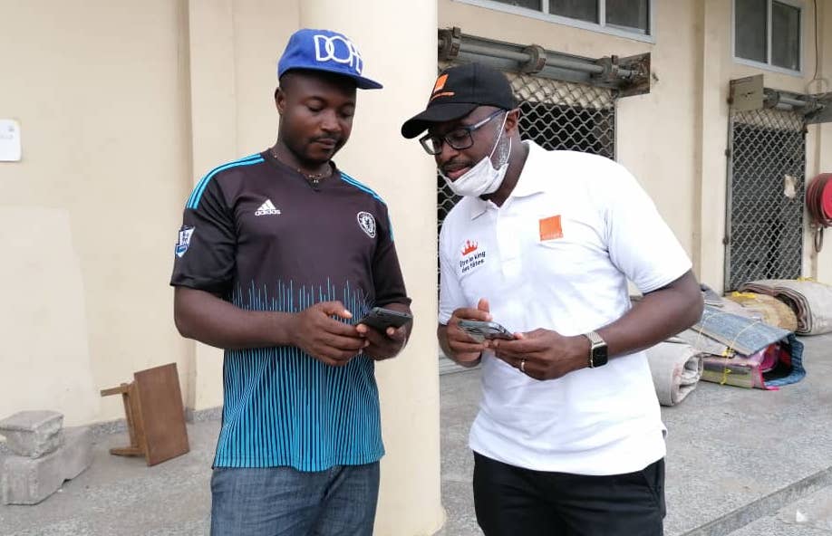 Journée Tous Vendeurs chez Orange Cameroun : Patrick Benon et l’ensemble de ses collaborateurs sur le terrain à Douala à la rencontre des clients