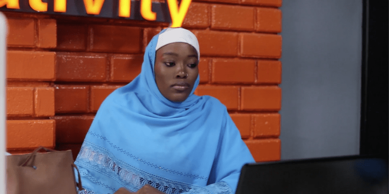 Patoumaka, jeune couturière, partage sa découverte d’une passion pour l’artisanat numérique à Orange Digital Center
