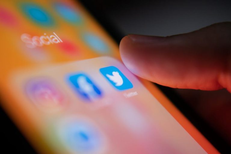 Deux ex employés  de Twitter vont lancer «Spill», réseau social de communication