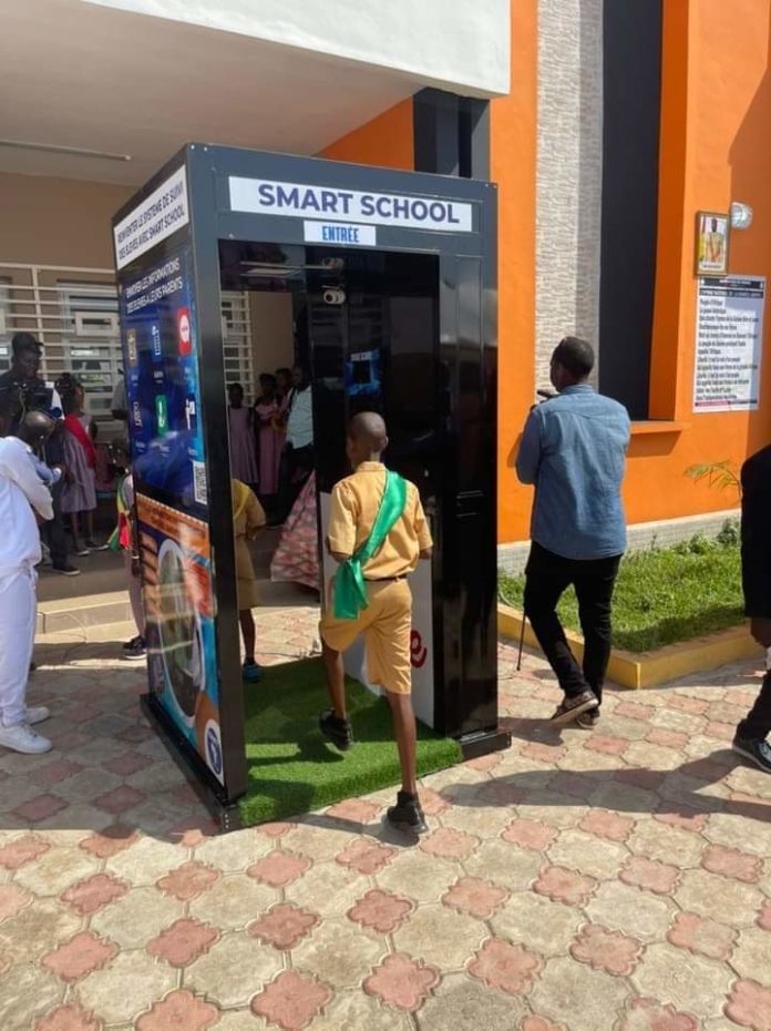 Guinée Conakry : Plus de 300 machines « Smart school », pour le suivi à distance d’élèves sans internet en fabrication