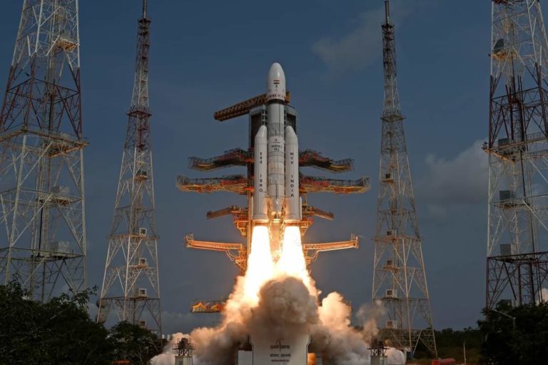 Internet : OneWeb dispose désormais de 618 en orbite basse, une fusion avec Eutelsat en cours