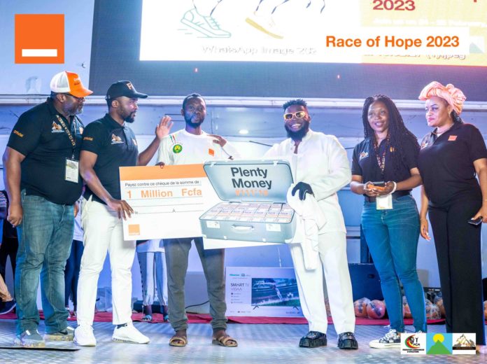 Orange au sommet du Mont Cameroun avec les populations de Buéa