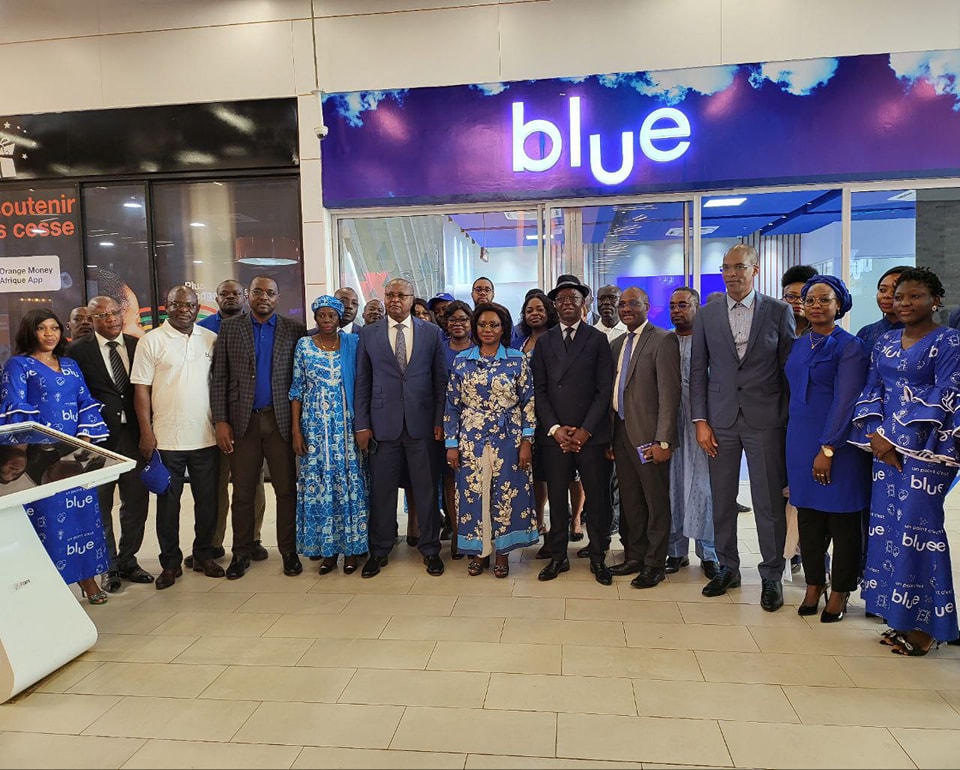 Cameroun : Judith Yah Sunday Epse Achidi, DG de CAMTEL, en visite à Blue Store Warda Yaoundé