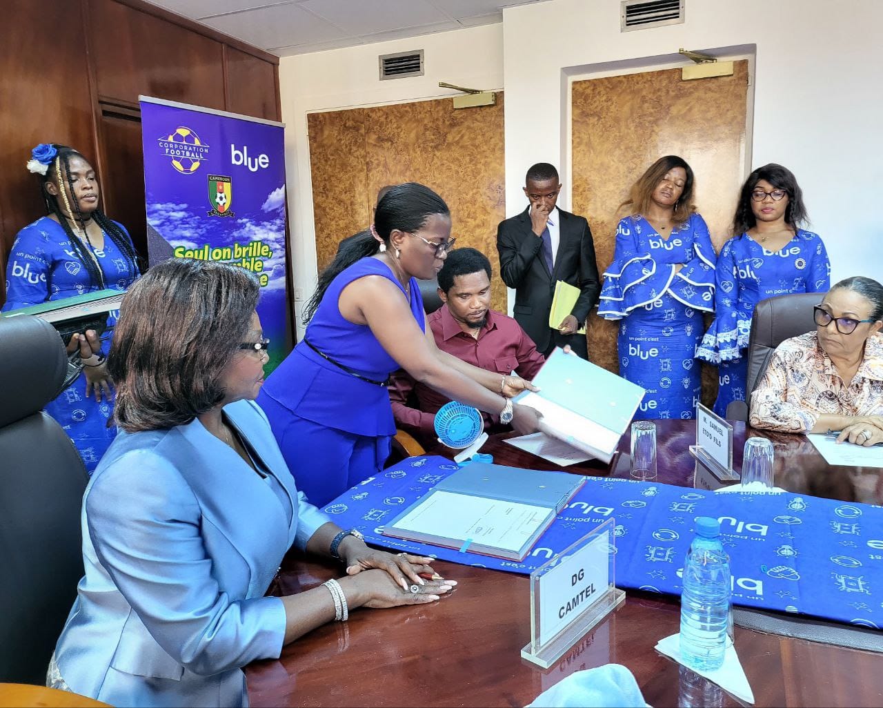 Cameroun : Samuel Eto'o et Judith Yah Sunday s'engagent à promouvoir le football vétérans à travers le “Blue Corpos Championship”