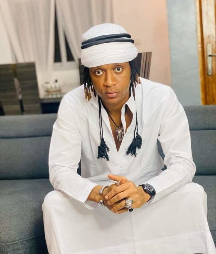 Côte d’Ivoire : le chanteur Safarel Obiang met en garde Orange, MTN et Moov contre la hausse du coût de l’internet et prévoit un boycott de leurs services