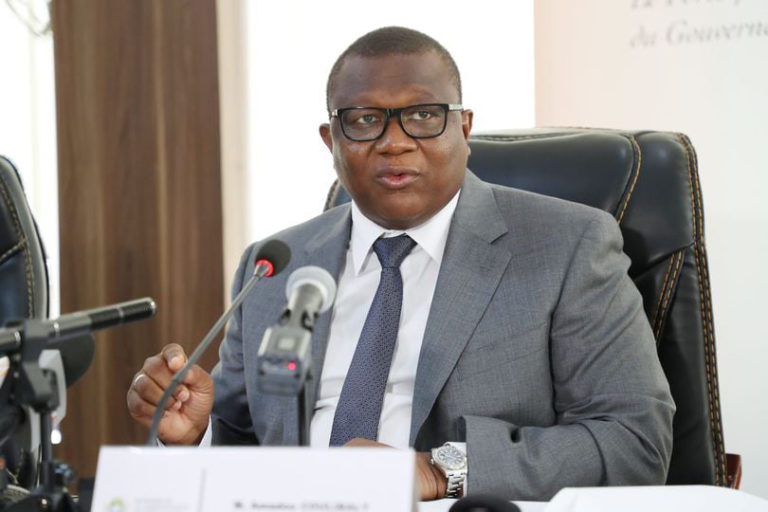 Côte d’Ivoire : Amadou Coulibaly suspend la hausse des coûts des données mobiles des opérateurs