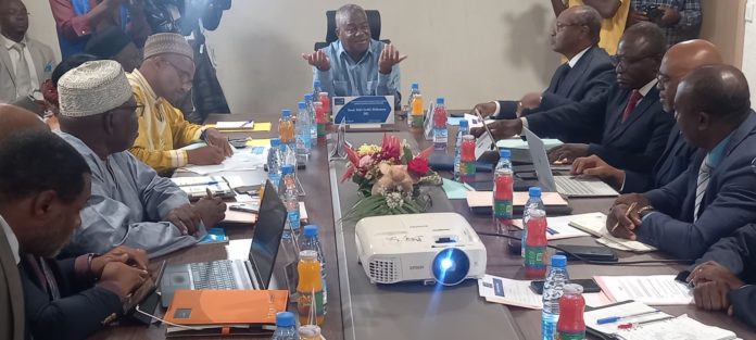 Cameroun /Télécoms : Le Pr Philémon Zoo Zame reçoit les copies des opérateurs en matière de modernisation du réseau