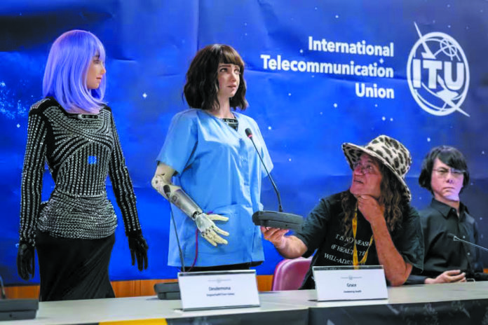 Des robots humanoïdes ont pris la parole au sommet mondial sur l’IA au service du bien social, organisé par l’UIT