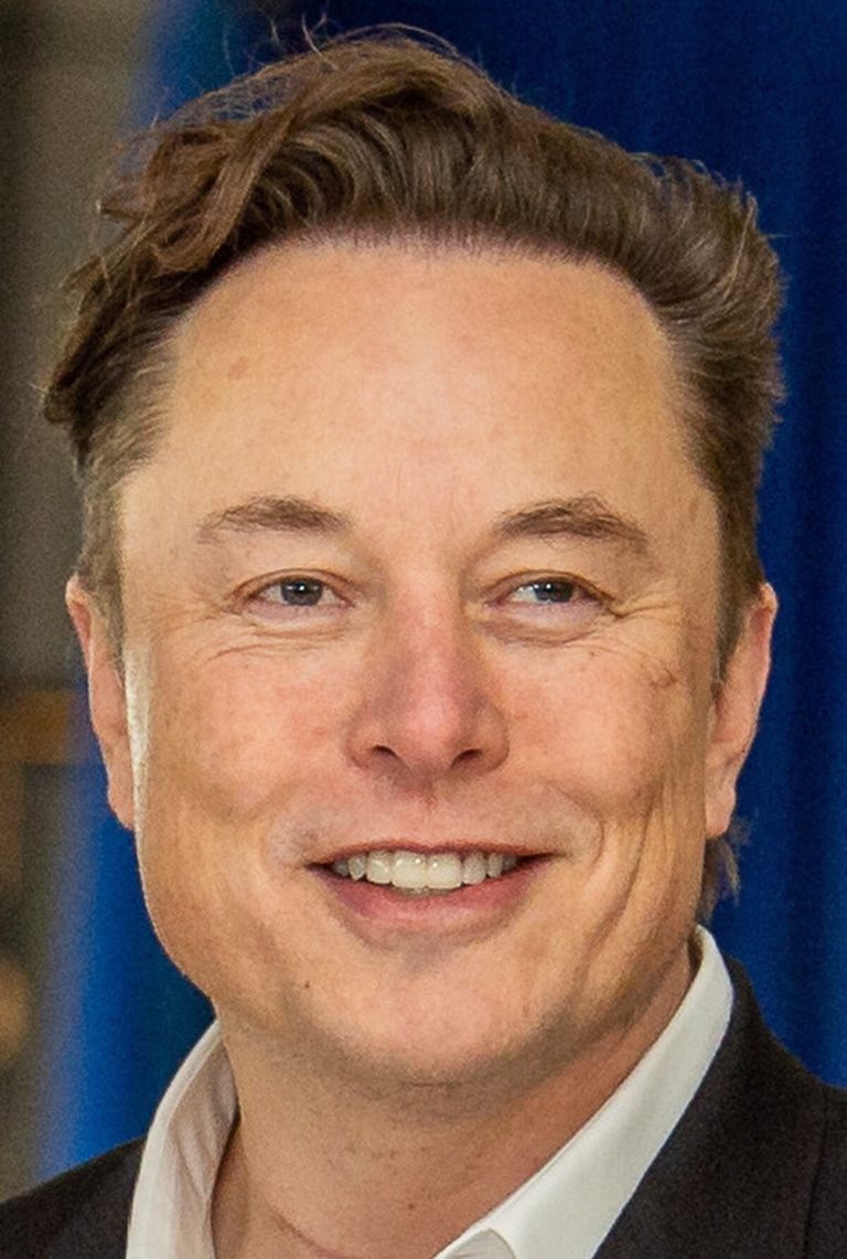 Réseaux sociaux : Elon Musk limite « pour un temps » le nombre de tweets pour ses comptes