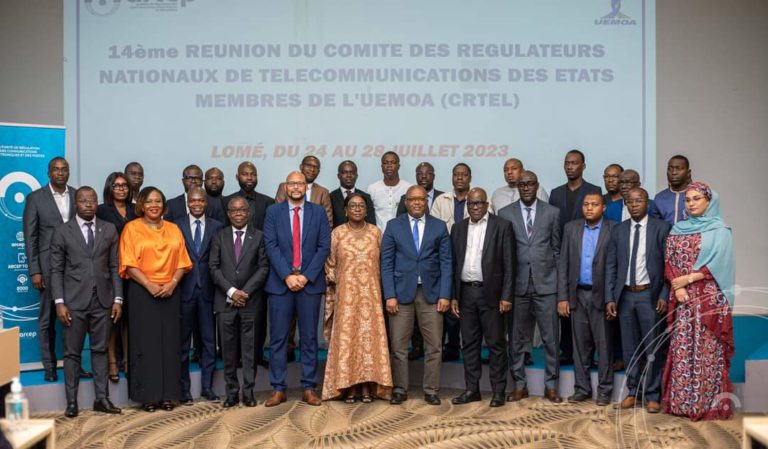 Togo : Les régulateurs de l’UEMOA réunis pour la baisse des tarifs, la qualité des services des com et  l’ IA