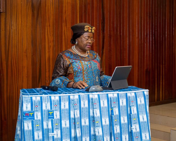 Minette Libom Li Likeng : “Le Cameroun dispose de 15 000 km de câbles à fibre optique et de quatre câbles sous-marins d’une capacité de 32 To”