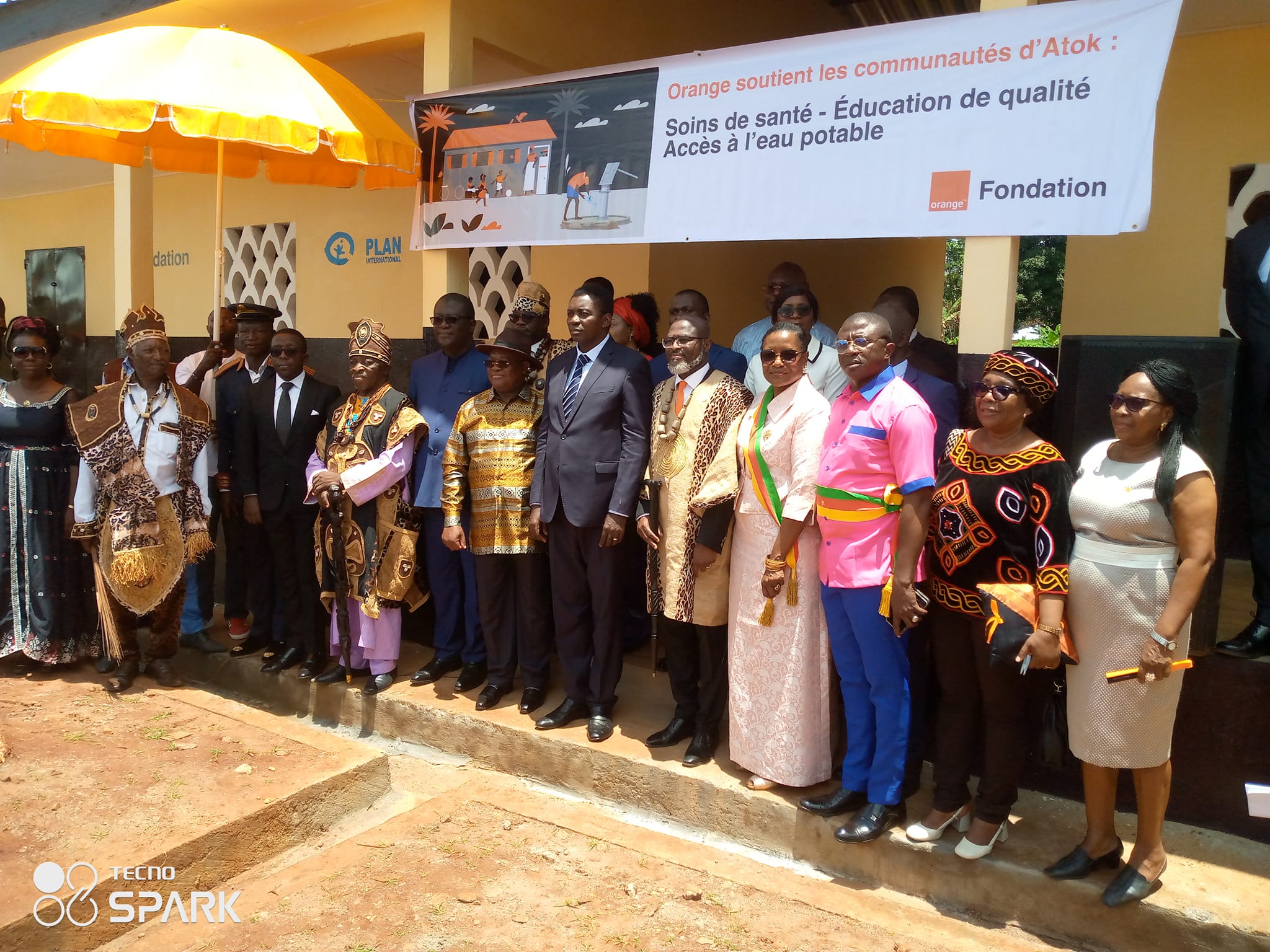 Atok dans le réseau « Village Orange »: "Des bâtiments affichent fière allure, preuve que la Fondation Orange est passée par là" [Patrick BENON]