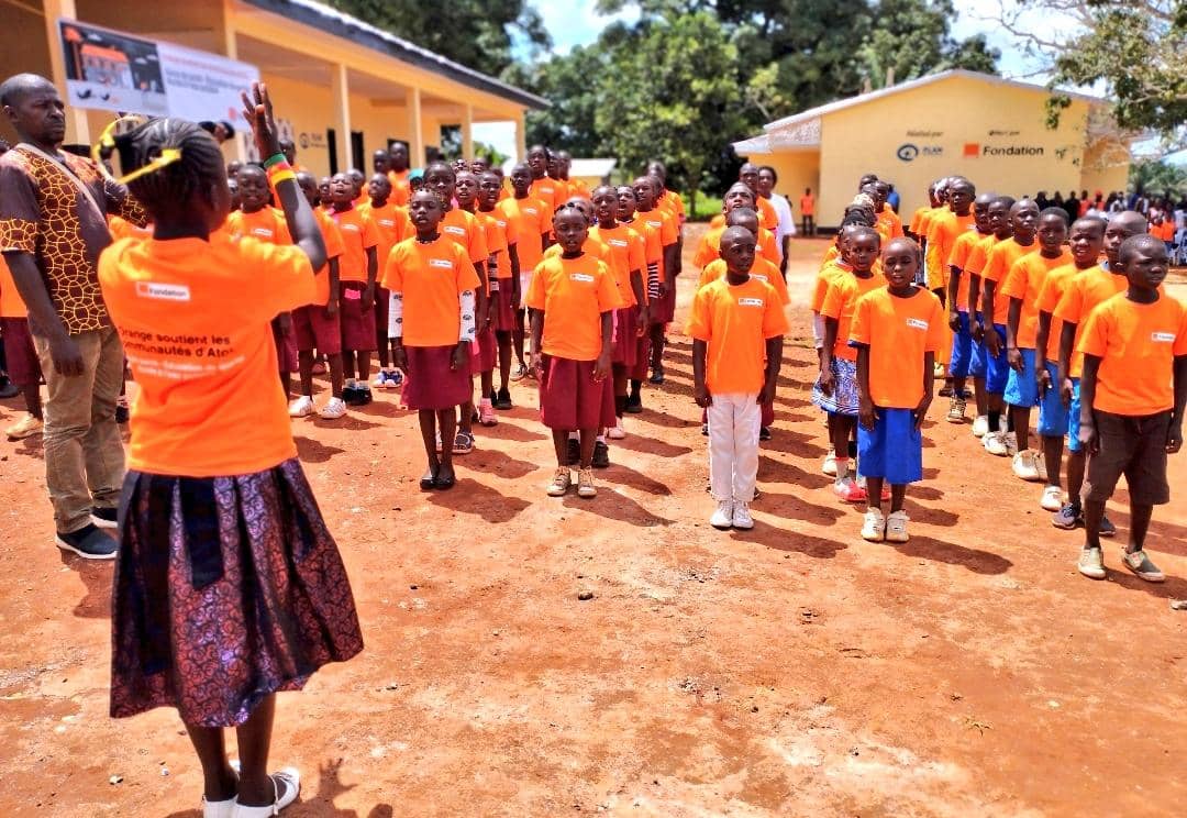 Atok dans le réseau « Village Orange »: "Des bâtiments affichent fière allure, preuve que la Fondation Orange est passée par là" [Patrick BENON]