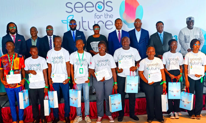 Côte d’Ivoire : Les lauréats de la 5e édition du programme Seeds for the future de Huawei reçoivent leurs parchemins