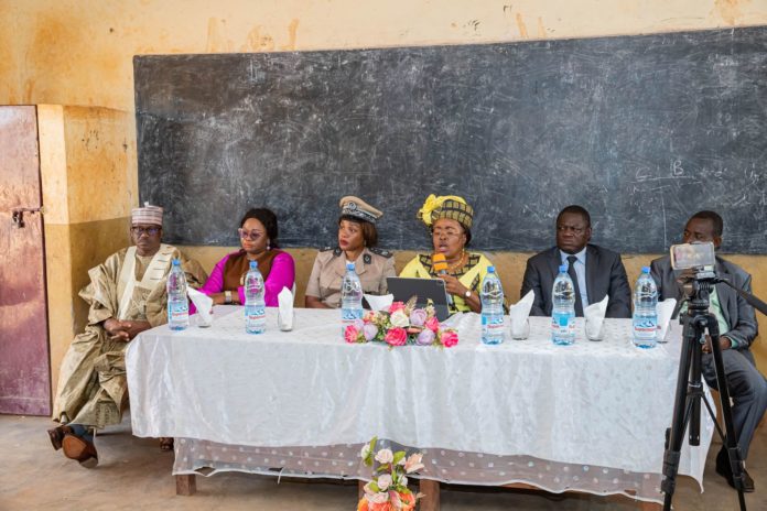 Usage des Réseaux sociaux : La leçon de Minette Libom Li Likeng aux élèves du Lycée bilingue de Biyem Assi