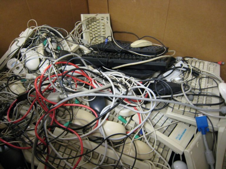 Cameroun : La gestion des déchets d’équipements électriques et électroniques préoccupe