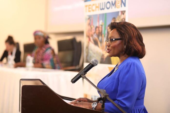 Judith Yah Sunday soutient le programme TechWomen Leadership pour autonomiser les jeunes camerounaises