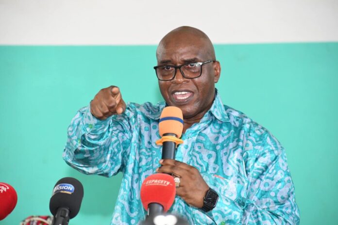Guinée : Pas d’internet depuis le 24 novembre 2023, le Dr Fodé Oussou Fofana indexe le ministre des Postes et Télécommunications