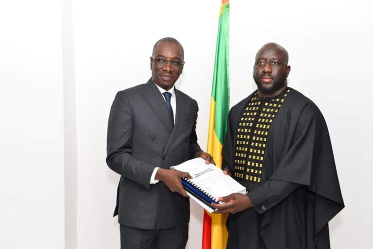 Sénégal: Moussa Bocar Thiam passe le témoin à Alioune Sall, les défis du nouveau ministre de la Comm’, des télécoms et du Numérique