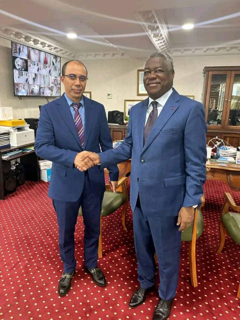 Cameroun : Le DG de l’ ART reçoit l’Ambassadeur d’Algérie, pays au taux d’abonnés à la téléphonie mobile record en 2023